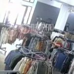 У Дніпрі мальчік в трусіках чоловік у трусах зайшов до магазину на проспекті Дм…
