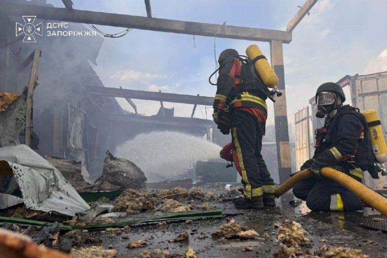 У Запоріжжі внаслідок російської атаки постраждали троє людей, а в селі Лежине З…