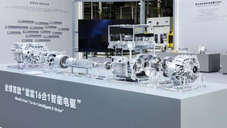 Geely анонсувала надкомпактний електропривід 16-в-1, який з’явиться в седані Gee…