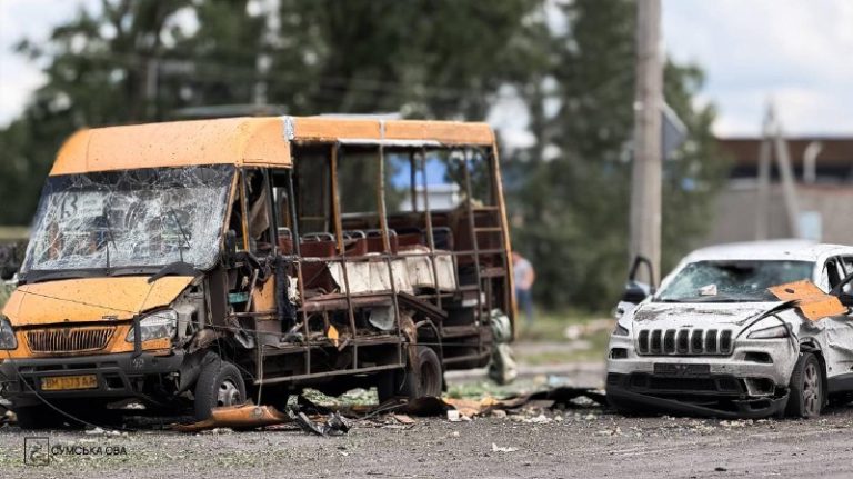Російські війська вдень завдали удару трьома керованими авіабомбами по цивільній…