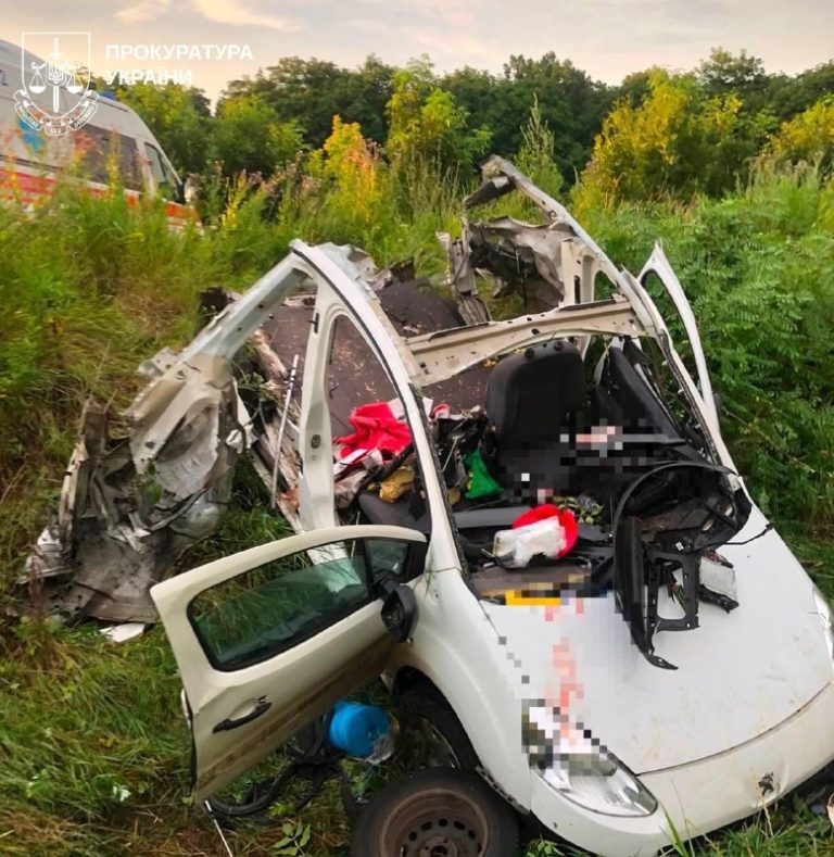 Чоловік загинув внаслідок російського удару безпілотником по цивільному автомобі…