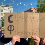 На площі Франка у Києві зібралося вже щонайменше кілька сотень людей.Усі вони тр…