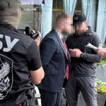 За 30 000$ обіцяв «вирішити» справи в судах Києва — СБУ та Нацполіція викрили ад…