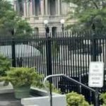 Зеленський прибув до Білого дому на зустріч із Трампом підписатися…