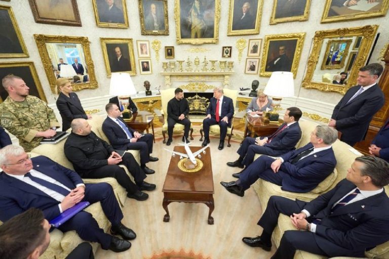 Трамп та Зеленський під час зустрічі обговорювали дипломатичні зусилля щодо заве…