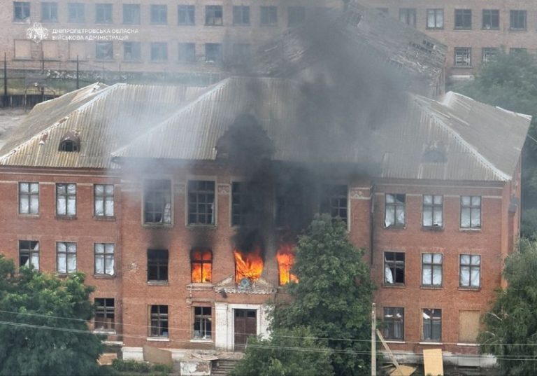 Понад 30 атак за день: росіяни били по чотирьох районах Дніпропетровщини — Дніпр…