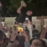 У Львові натовп людей під час мобілізаційних заходів перекинув та пошкодив автом…