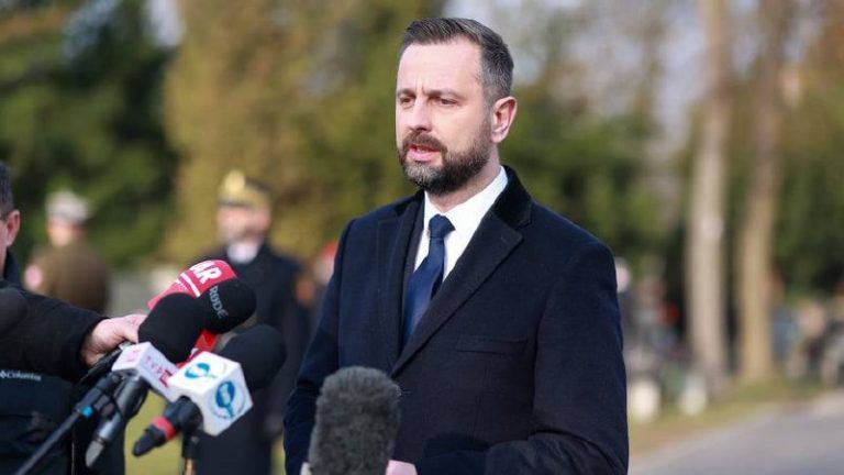 Міністр оборони Польщі Владислав Косіняк-Камиш заявив, що доручив розсекретити в…