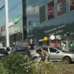 БІЙКА біля Смарт Плази: намагаються запакувати мужика, але поки не виходить, бо…