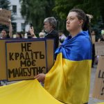 Шостий день у Дніпрі відбуваються мітинги проти відставки міністра оборони Федо…