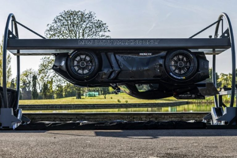 Компанія McMurtry Automotive представила серійну версію свого рекордного одноміс…