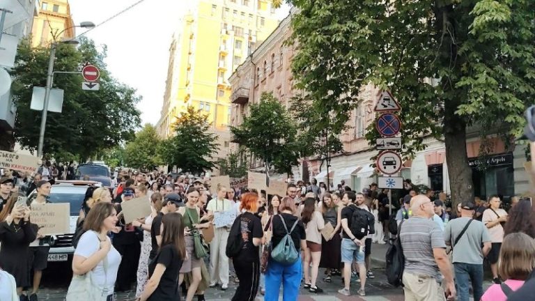 Увечері 17 липня в Києві, Львові, Одесі та Дніпрі другий день поспіль тривають а…