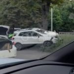 Серйозна аварія на Панікахи. Після зіткнення, легковик ледь не влетів у дерево….