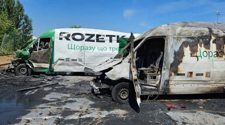 Вранці Росія вразила реактивним БпЛА склад компанії Rozetka на Київщині.Один пра…