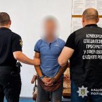 У Кривому Розі затримали 30-річного чоловіка за збут зброї. Під час обшуку вилу…