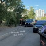 ТКЦ на Троєщині чоловіка силою заштовхали в бус, з собаки зняли ошийник і просто…