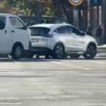 Нічого незрозуміло, але дуже цікаво: у центрі Дніпра якийсь лютий рамс між воді…