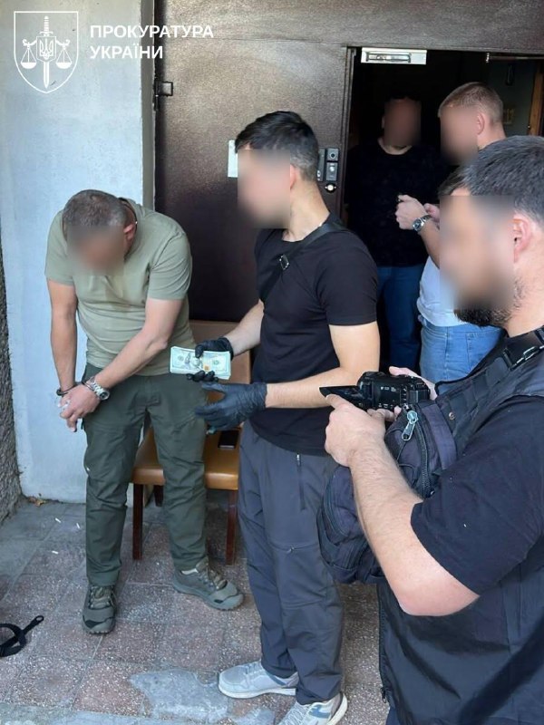 Правоохоронці затримали начальника Миколаївського ТЦК під час одержання ним черг…