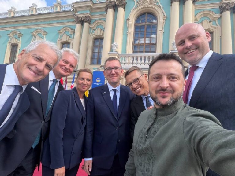 Тим часом зараз в Києві сенатори США та лідери 7 європейських країн.ㅤНадсилайте …