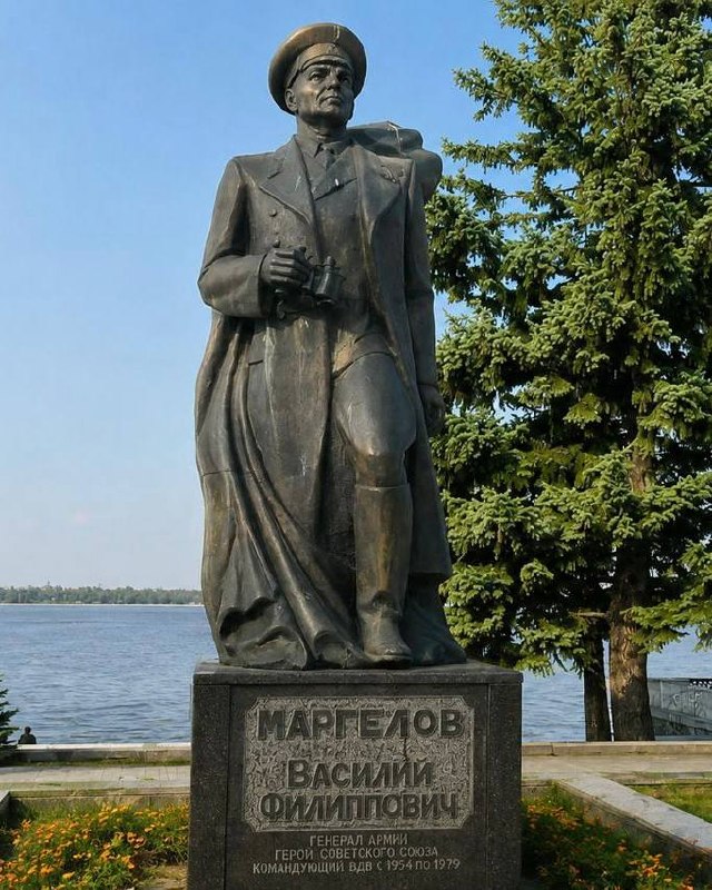 Офіційно. У Дніпрі демонтують пам’ятник радянському генералу Василю Маргелову н…