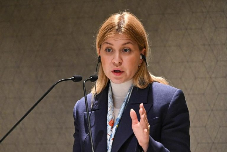 За колишню посла України в США Ольгу Стефанішину внесуть 6 млн грн застави її ек…