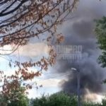 Серйозна пожежа на лівому березі Дніпра. Читачі повідомляють, що горить за «Проз…