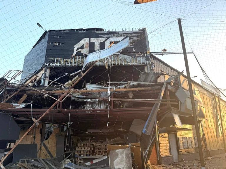 Понад 20 атак за ніч: ворог бив по трьох районах Дніпропетровщини дронами та аві…