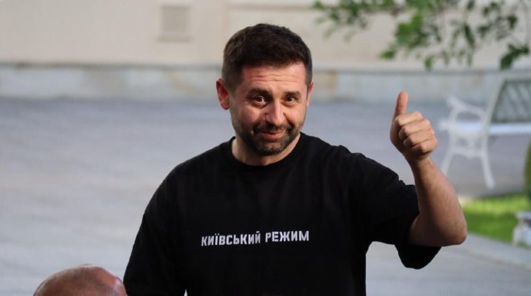 Лідер фракції “Слуга народу” Давид Арахамія лякав керівників антикорупційних орг…
