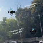 Просто ТРЕШ! Момент прильоту поблизу корпусів КНУБА у столиці. Студенти опинили…