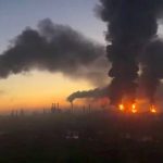 Найбільший Московський нафтопереробний завод Росії, який належить компанії “Газп…