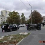 У Дніпрі на проспекті Олександра Поля зіткнулися #BMW та #Daihatsu. Остання авт…