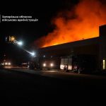 За оновленою інформацією, двоє чоловіків поранені через ворожий удар по ТЦ у Зап…
