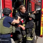 У Нікополі росіяни поранили двох рятувальників. Вранці ворог двічі атакував міс…