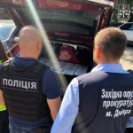 8500 доларів за фіктивну роботу, бронювання і виїзд за кордон: у Дніпрі затрима…