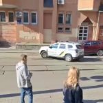 Працівника «Інтера» запхали в авто з робочого місця у КиєвіВ ТЦК заявили, що реж…