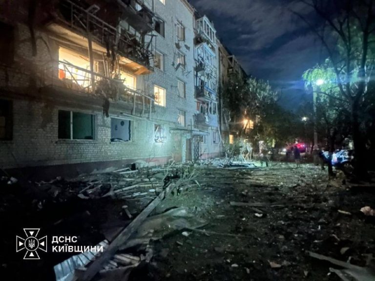 На Київщині 4 людей загинули через нічну російську атаку, ще 12 — травмовані, по…