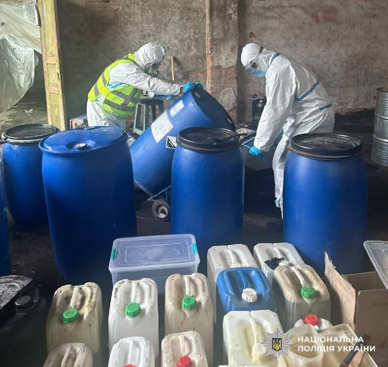 Подружжя з Кривого Рогу організувало підпільну нарколабораторію на Житомирщині….