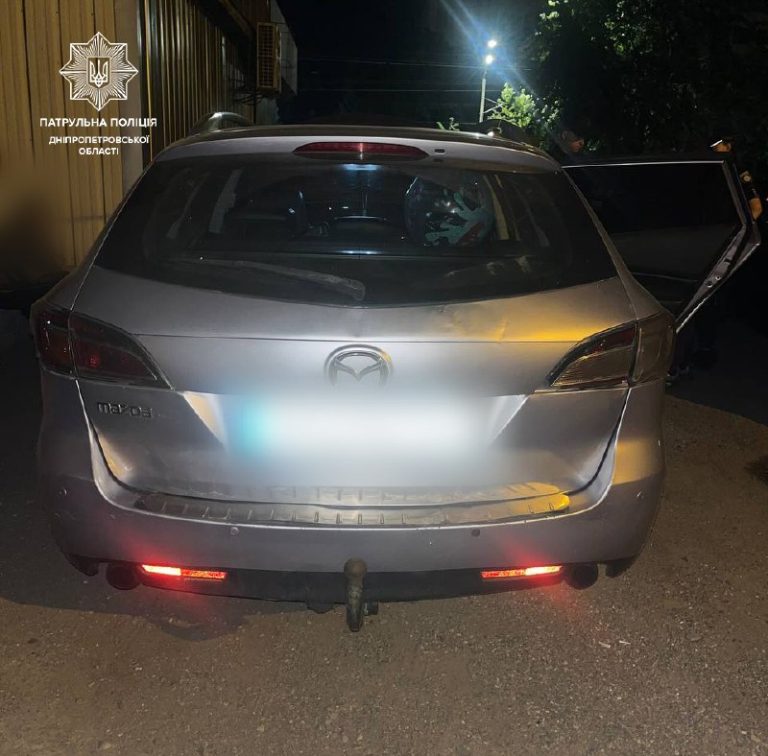 У Дніпрі п’яний водій пропонував патрульним $500 хабара. Його #Mazda зупинили в…