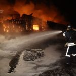 Унаслідок нічної атаки у Дніпрі пошкоджені складські приміщення та підприємство …